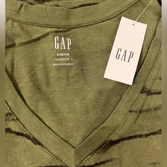 💥3/$15💥GAP Women’s Favorite V-Neck T-Shirt - Size S Petite Color Army Green - Picture 6 of 8